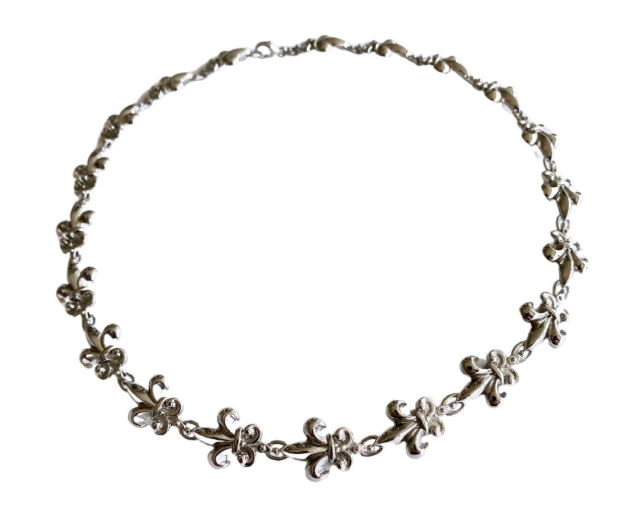 Fleur de Lis Collier rhodiniert / patiniert